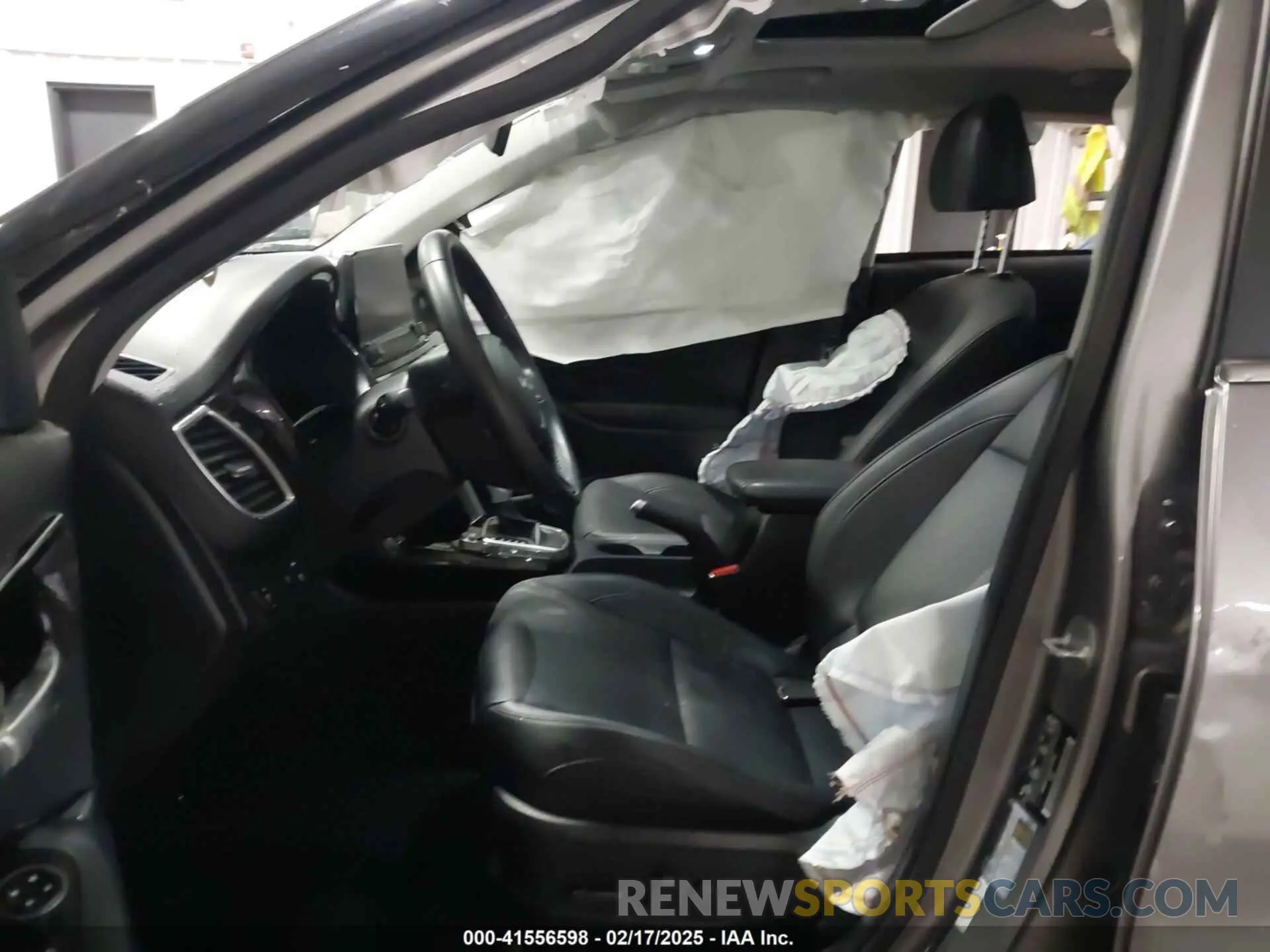 5 fotografías del automóvil dañado KNDERCAA6P7411165 KIA SELTOS 2023