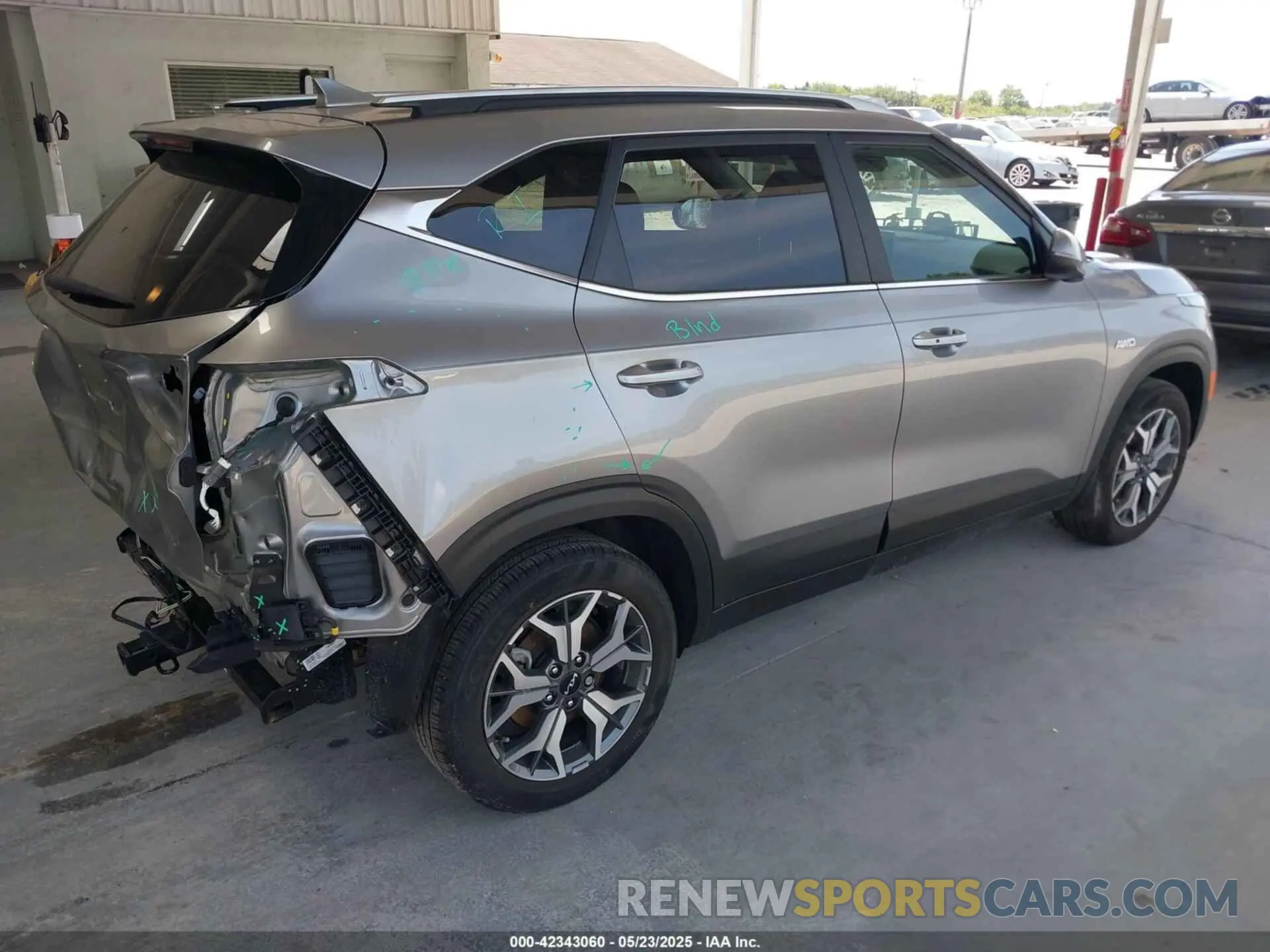 4 fotografías del automóvil dañado KNDERCAA8P7358467 KIA SELTOS 2023