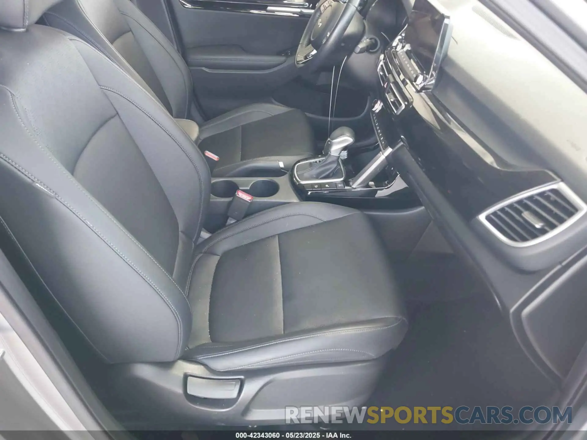 5 fotografías del automóvil dañado KNDERCAA8P7358467 KIA SELTOS 2023