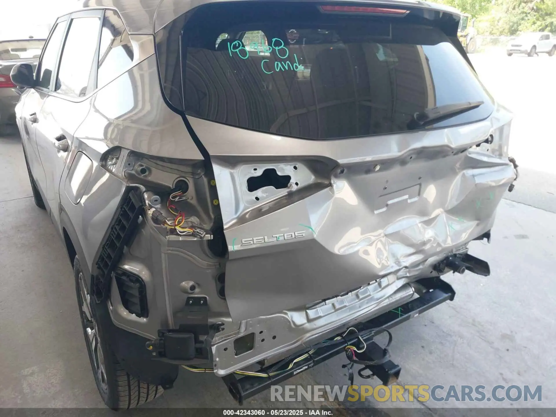 6 fotografías del automóvil dañado KNDERCAA8P7358467 KIA SELTOS 2023
