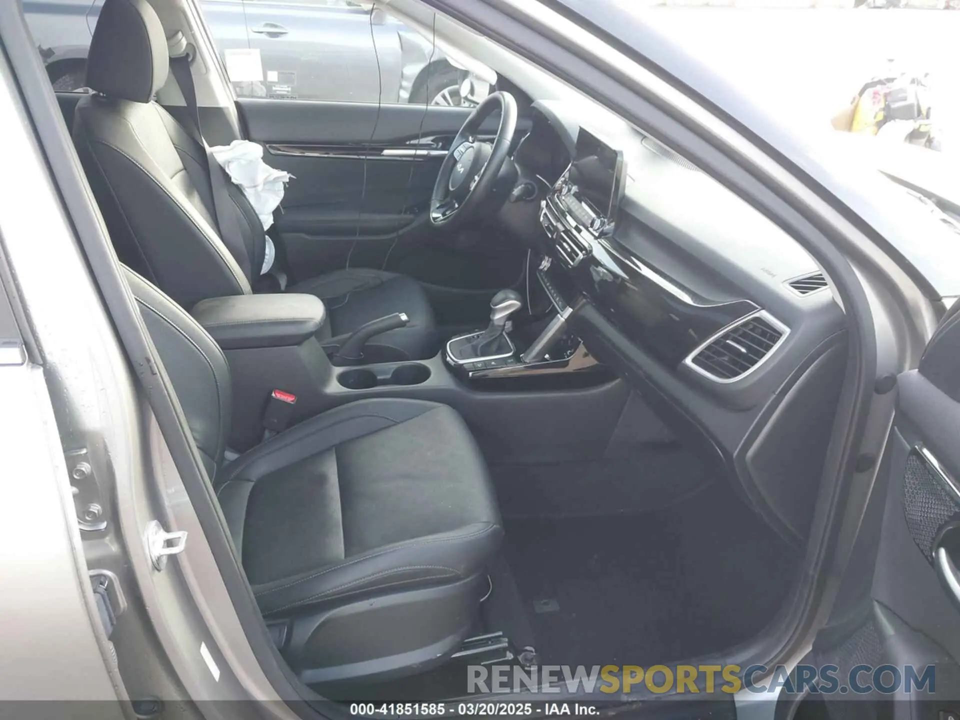 5 fotografías del automóvil dañado KNDERCAA9P7396919 KIA SELTOS 2023