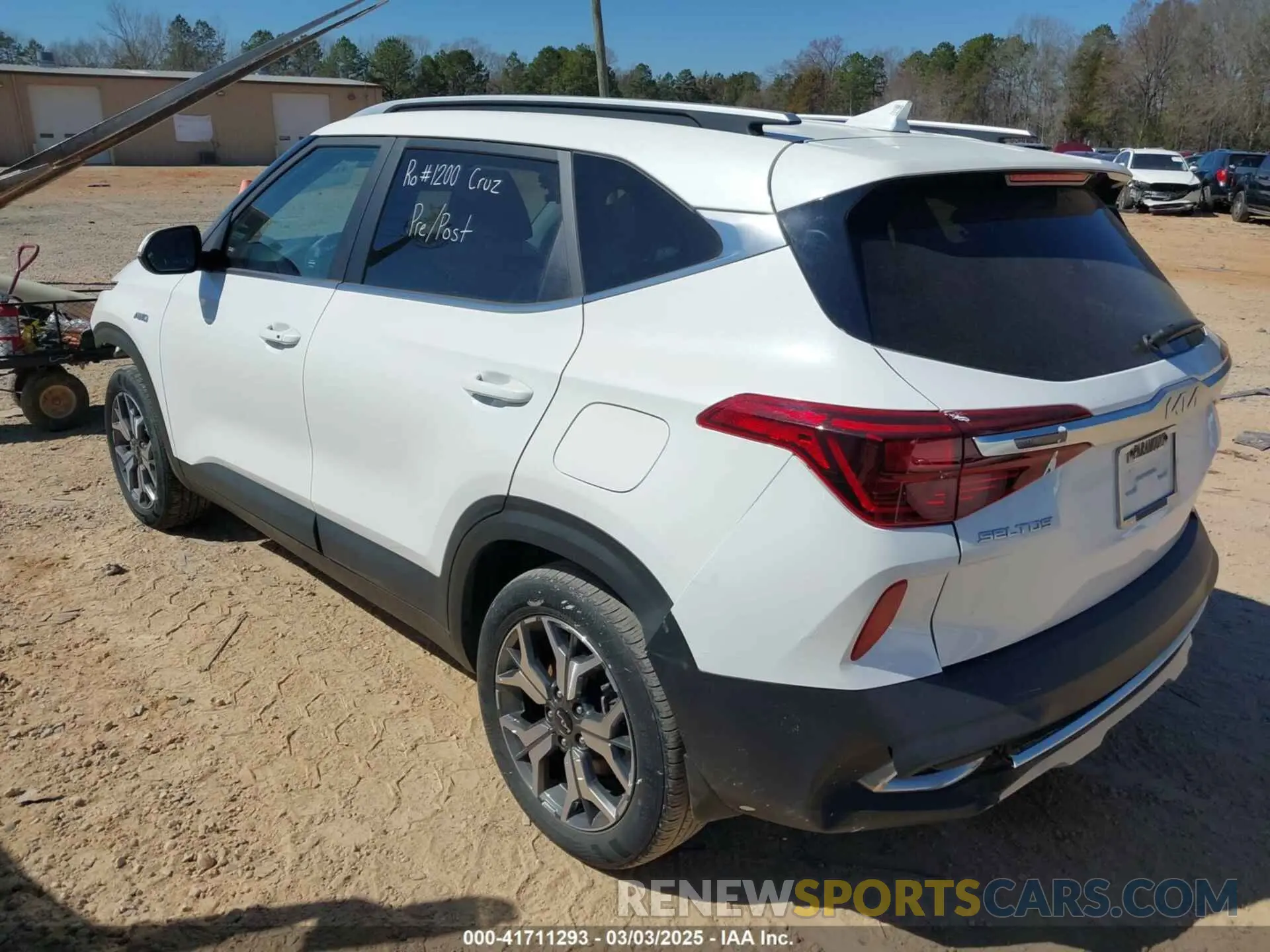 3 fotografías del automóvil dañado KNDERCAAXP7396878 KIA SELTOS 2023