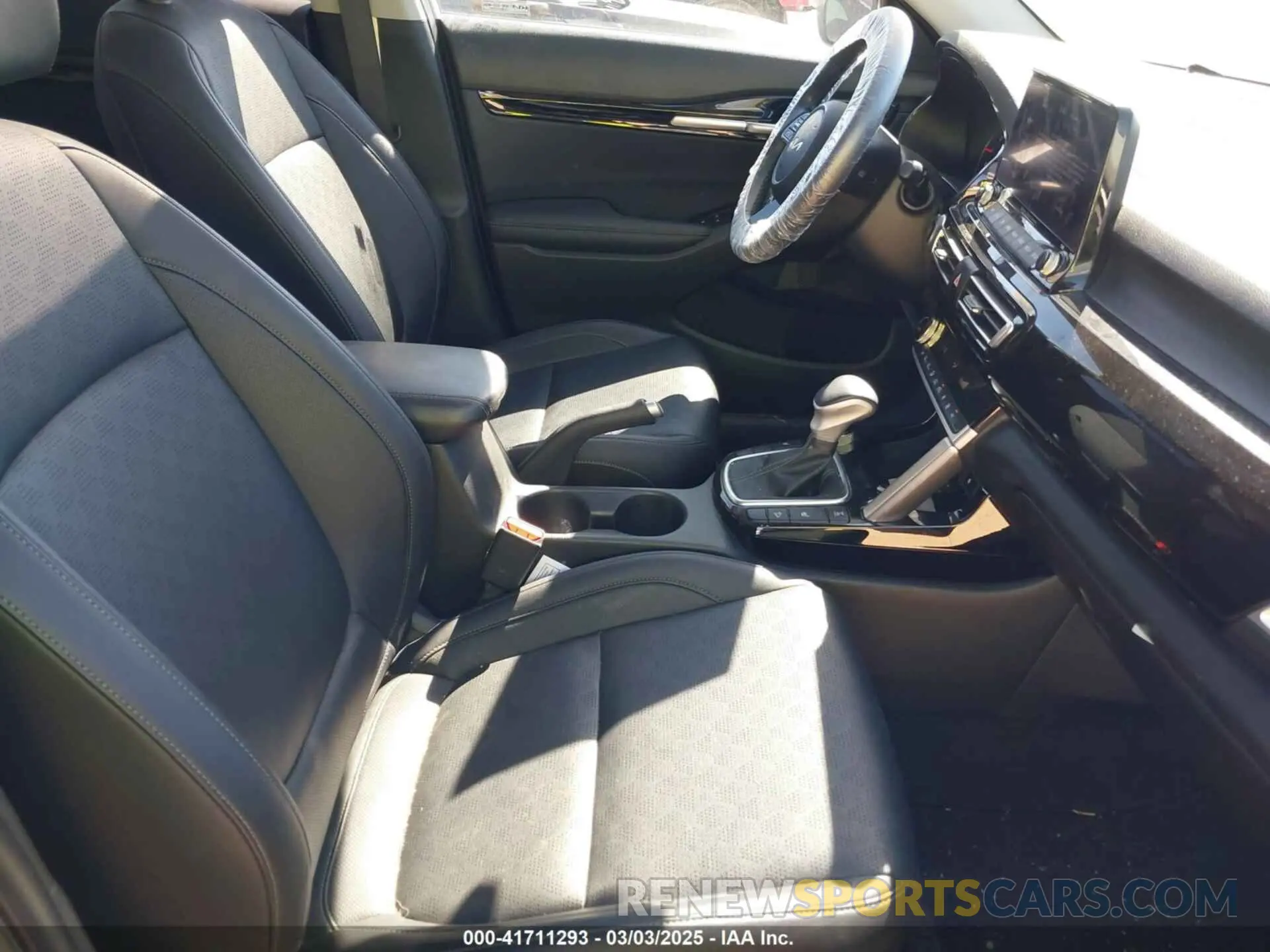 5 fotografías del automóvil dañado KNDERCAAXP7396878 KIA SELTOS 2023