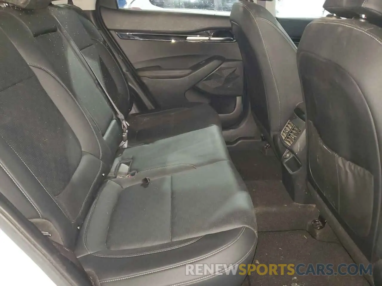 11 fotografías del automóvil dañado KNDERCAAXP7448588 KIA SELTOS 2023