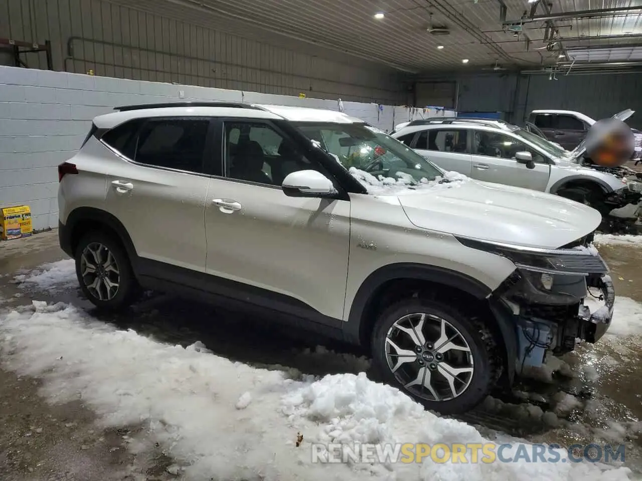 4 fotografías del automóvil dañado KNDERCAAXP7448588 KIA SELTOS 2023