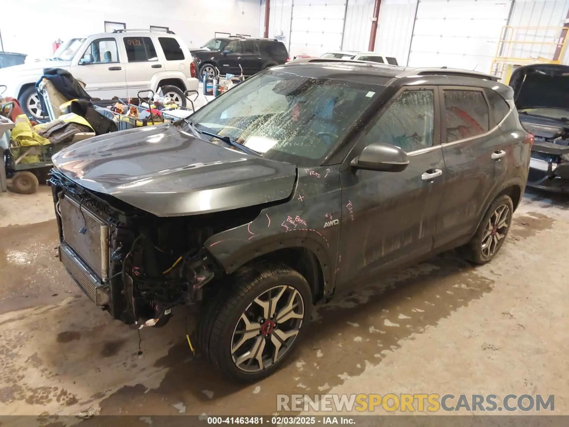 2 fotografías del automóvil dañado KNDETCA20P7359400 KIA SELTOS 2023