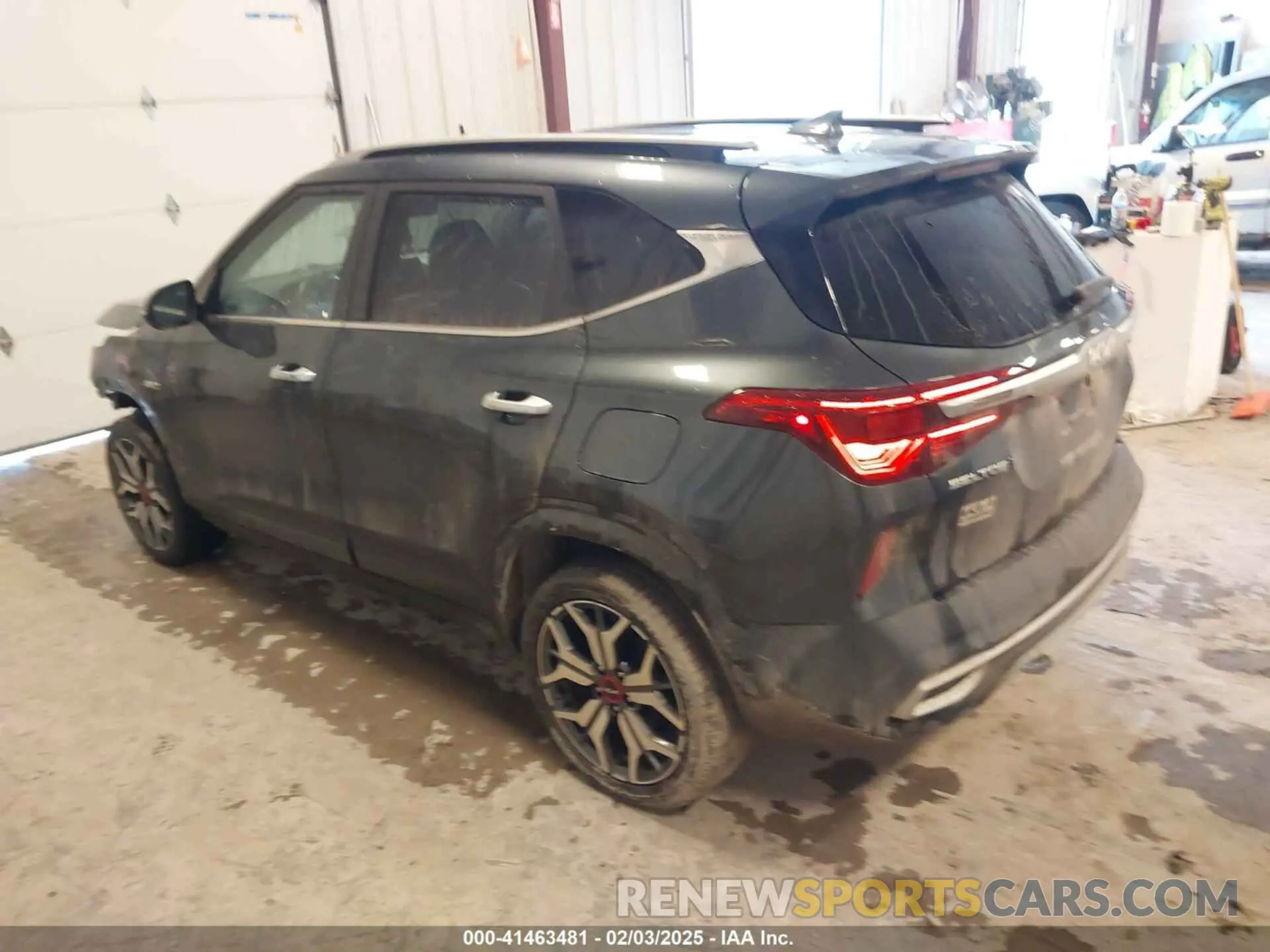 3 fotografías del automóvil dañado KNDETCA20P7359400 KIA SELTOS 2023