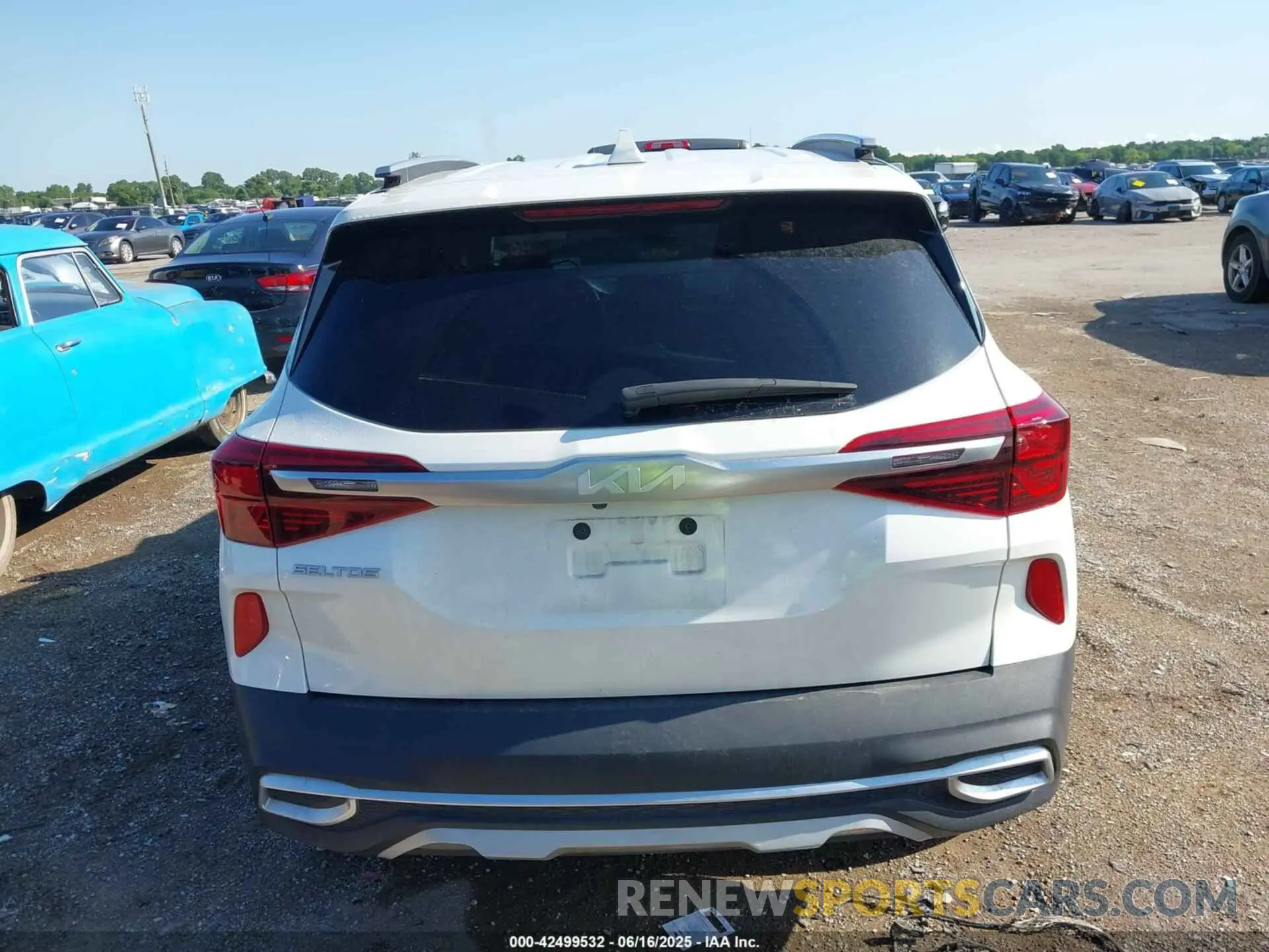 16 fotografías del automóvil dañado KNDETCA20P7429414 KIA SELTOS 2023