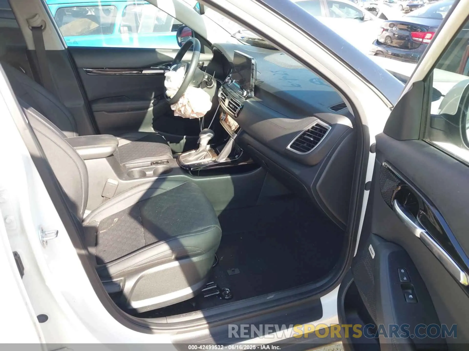 5 fotografías del automóvil dañado KNDETCA20P7429414 KIA SELTOS 2023