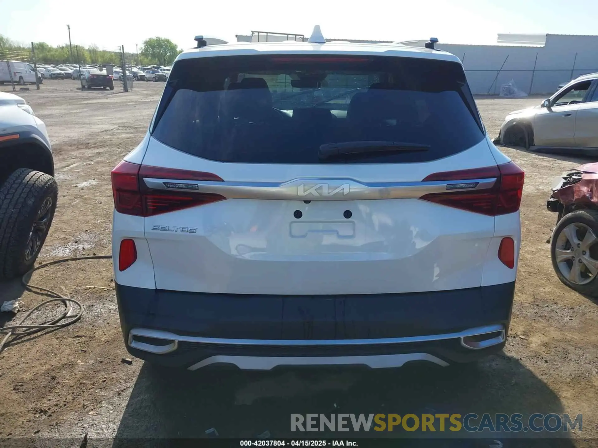 16 fotografías del automóvil dañado KNDETCA24P7380198 KIA SELTOS 2023