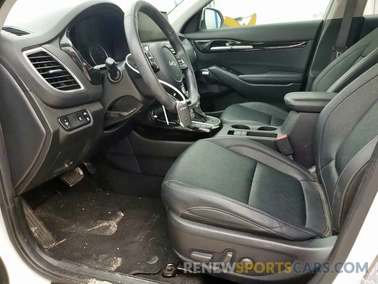 7 fotografías del automóvil dañado KNDETCA24P7397339 KIA SELTOS 2023