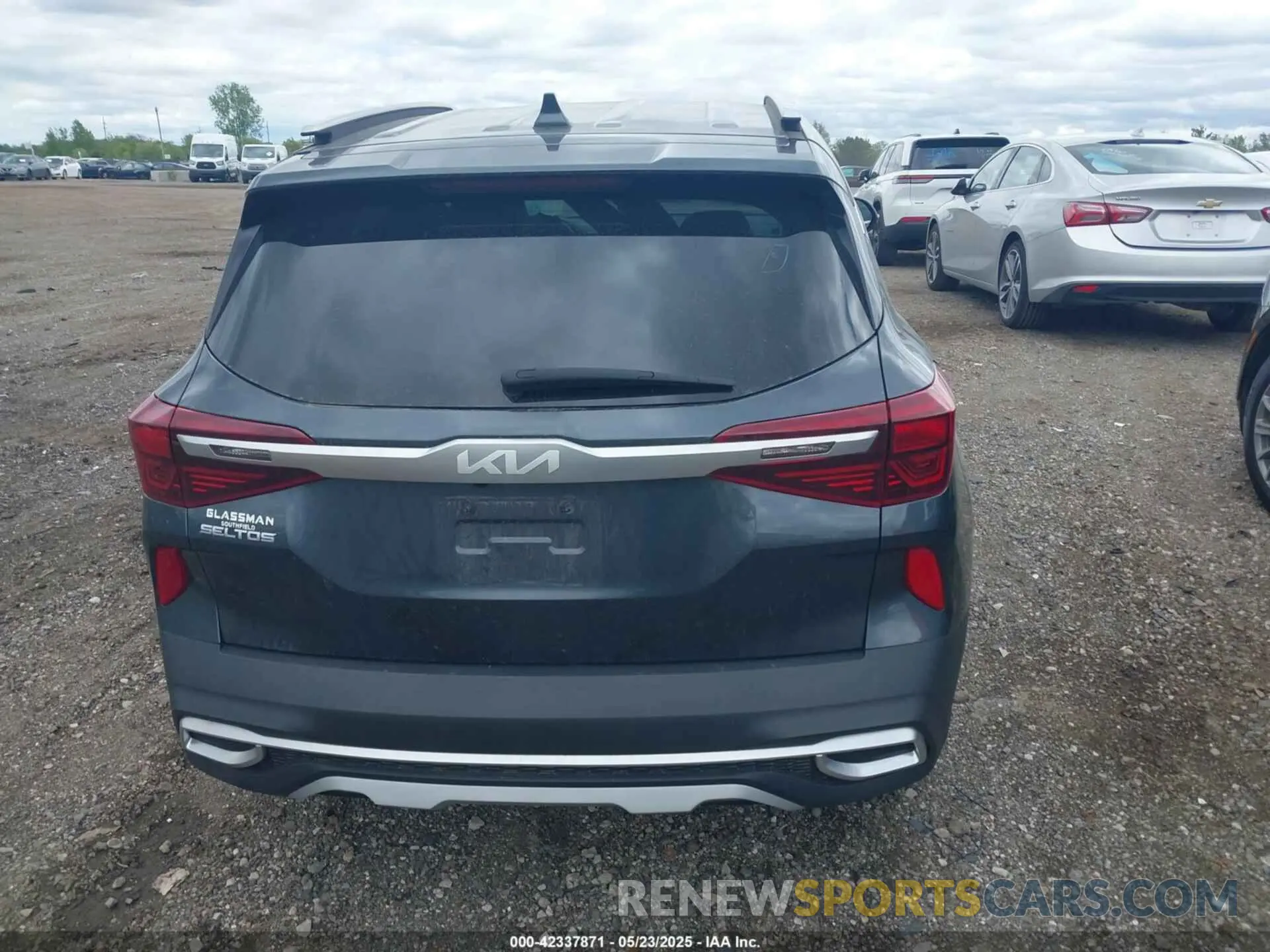 16 fotografías del automóvil dañado KNDETCA25P7354256 KIA SELTOS 2023