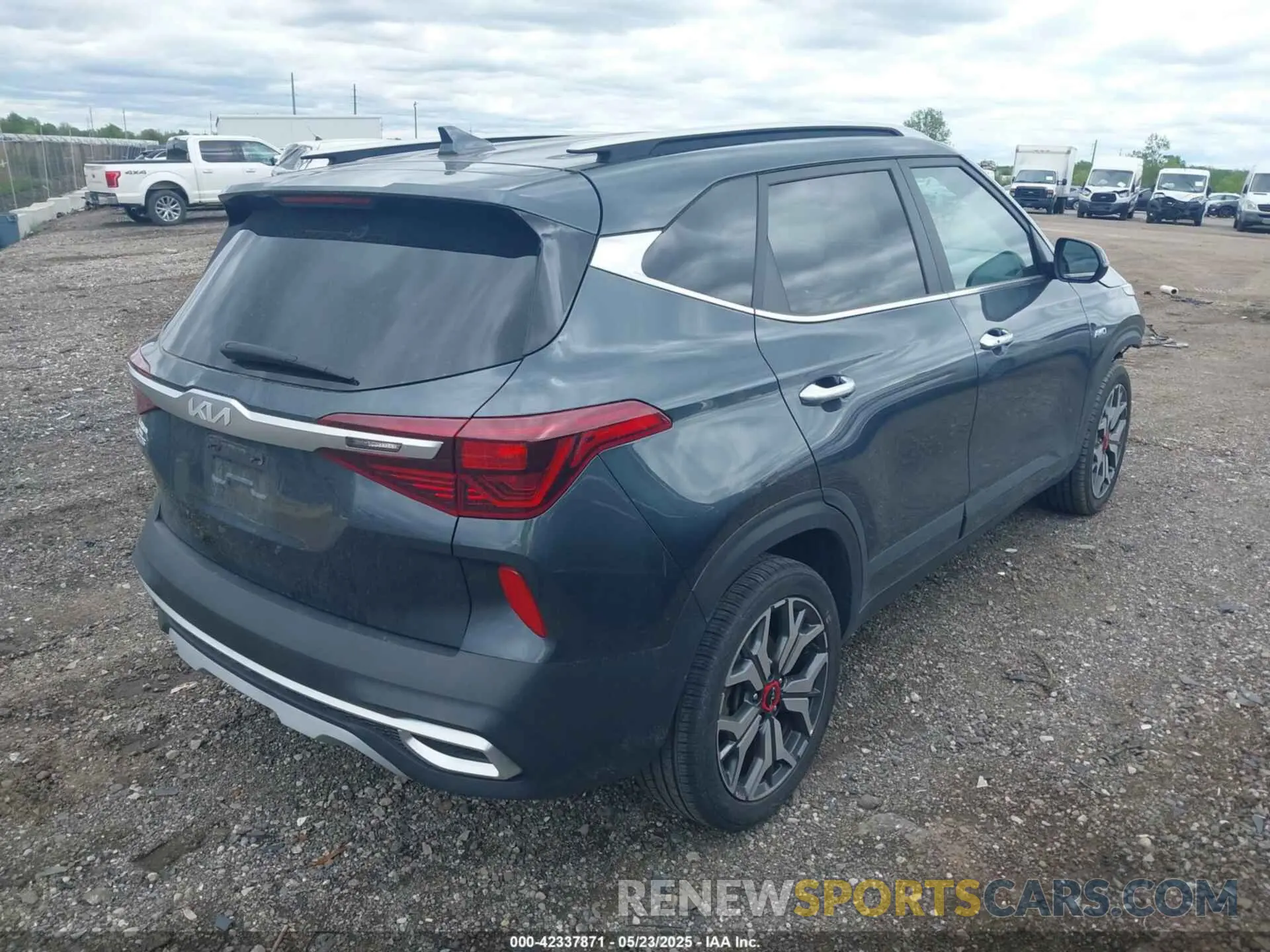 4 fotografías del automóvil dañado KNDETCA25P7354256 KIA SELTOS 2023