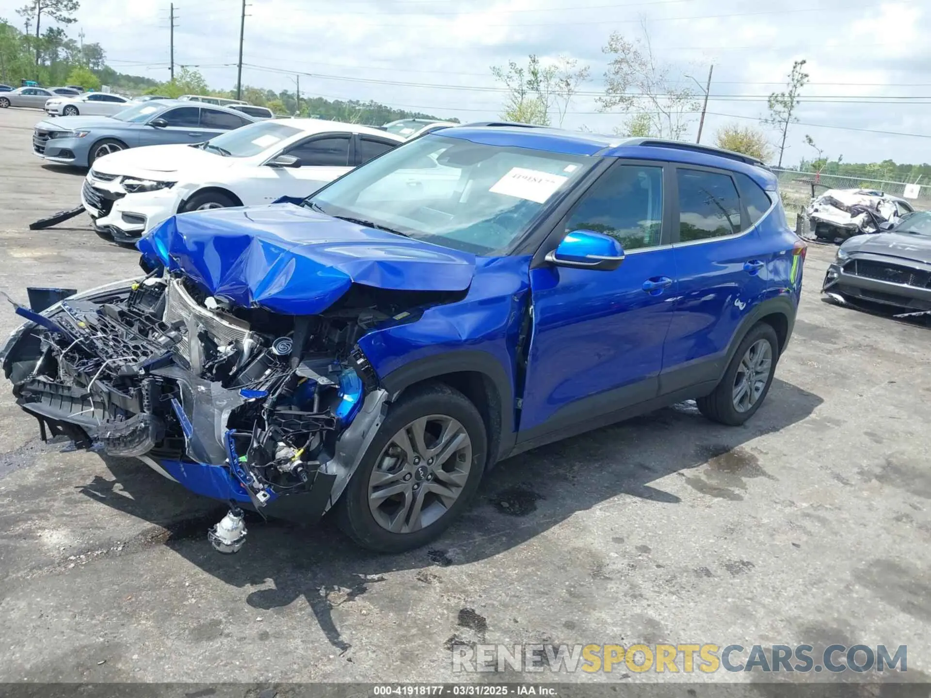 2 fotografías del automóvil dañado KNDEU2AA0P7417617 KIA SELTOS 2023