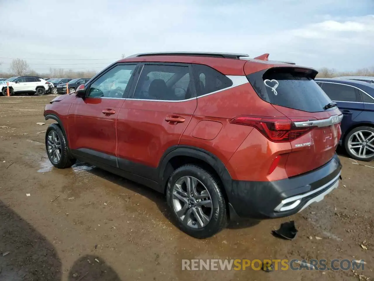 2 fotografías del automóvil dañado KNDEU2AA1P7393926 KIA SELTOS 2023