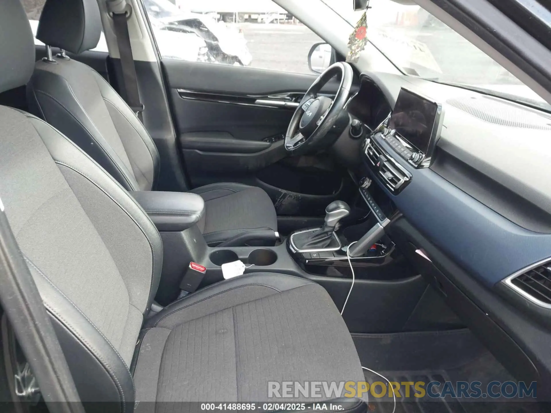 5 fotografías del automóvil dañado KNDEU2AA1P7395711 KIA SELTOS 2023