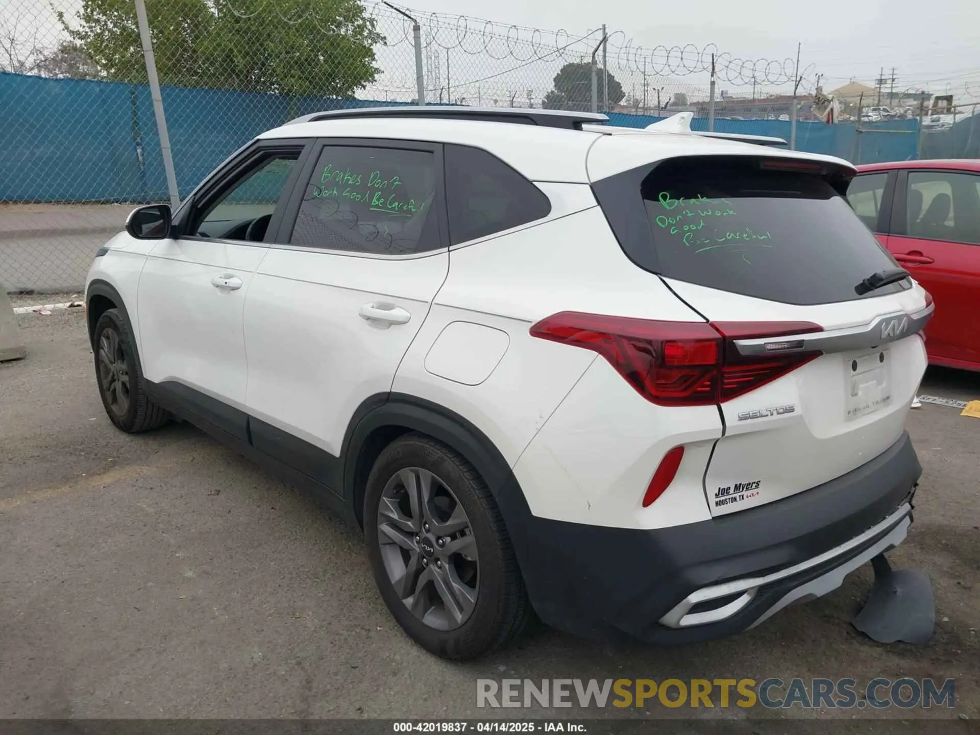 3 fotografías del automóvil dañado KNDEU2AA3P7371233 KIA SELTOS 2023