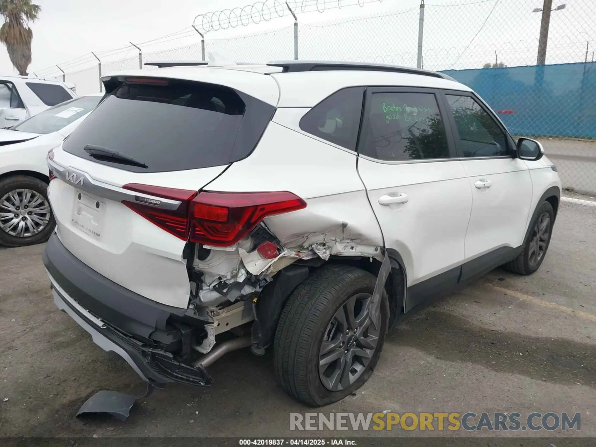 4 fotografías del automóvil dañado KNDEU2AA3P7371233 KIA SELTOS 2023