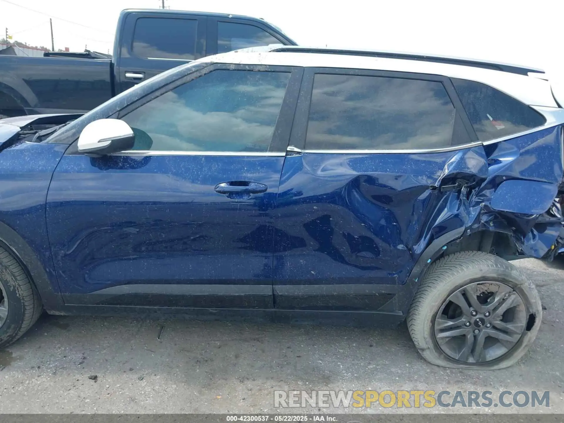 14 fotografías del automóvil dañado KNDEU2AA3P7397279 KIA SELTOS 2023