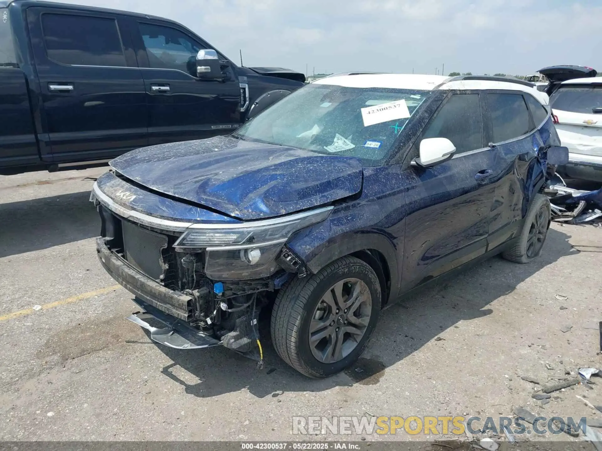 2 fotografías del automóvil dañado KNDEU2AA3P7397279 KIA SELTOS 2023