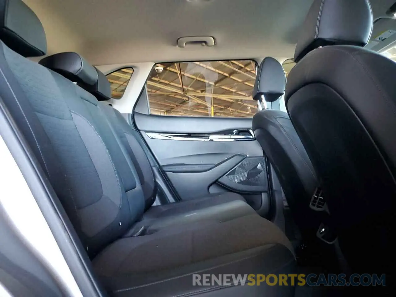 10 fotografías del automóvil dañado KNDEU2AA4P7369152 KIA SELTOS 2023
