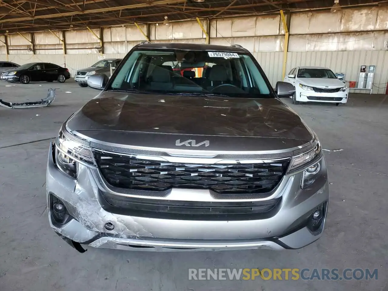 5 fotografías del automóvil dañado KNDEU2AA4P7369152 KIA SELTOS 2023