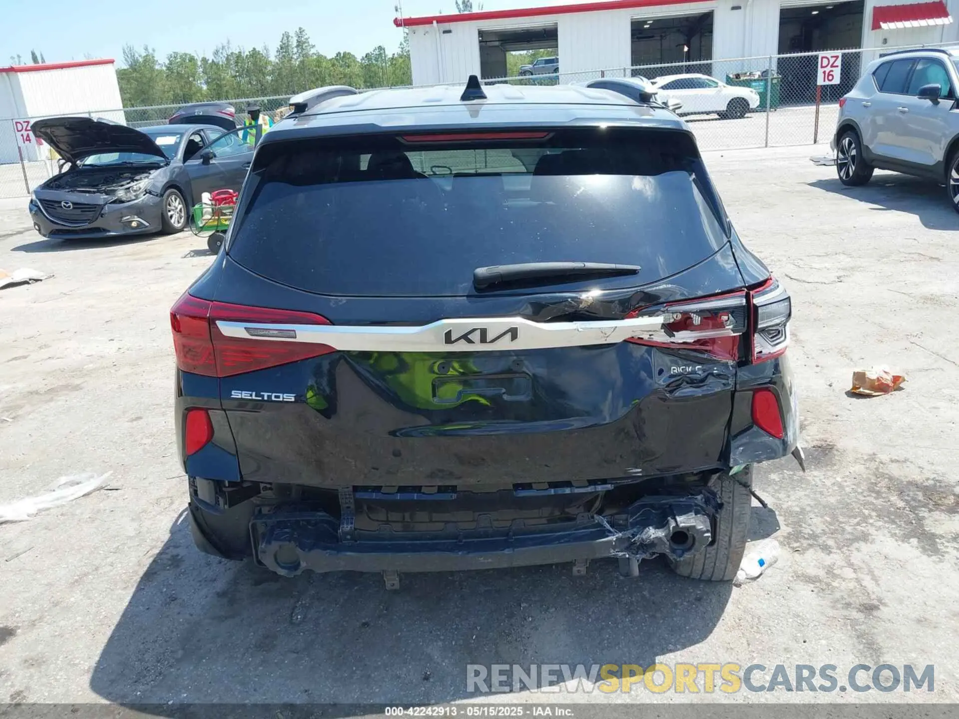 15 fotografías del automóvil dañado KNDEU2AA4P7371547 KIA SELTOS 2023