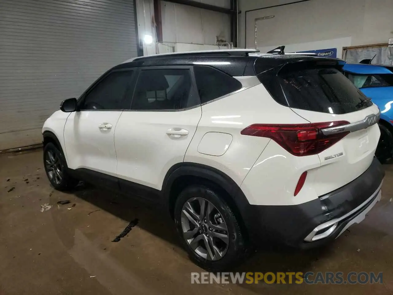 2 fotografías del automóvil dañado KNDEU2AA4P7392673 KIA SELTOS 2023