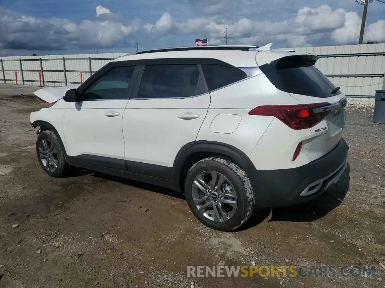 2 fotografías del automóvil dañado KNDEU2AA6P7433546 KIA SELTOS 2023