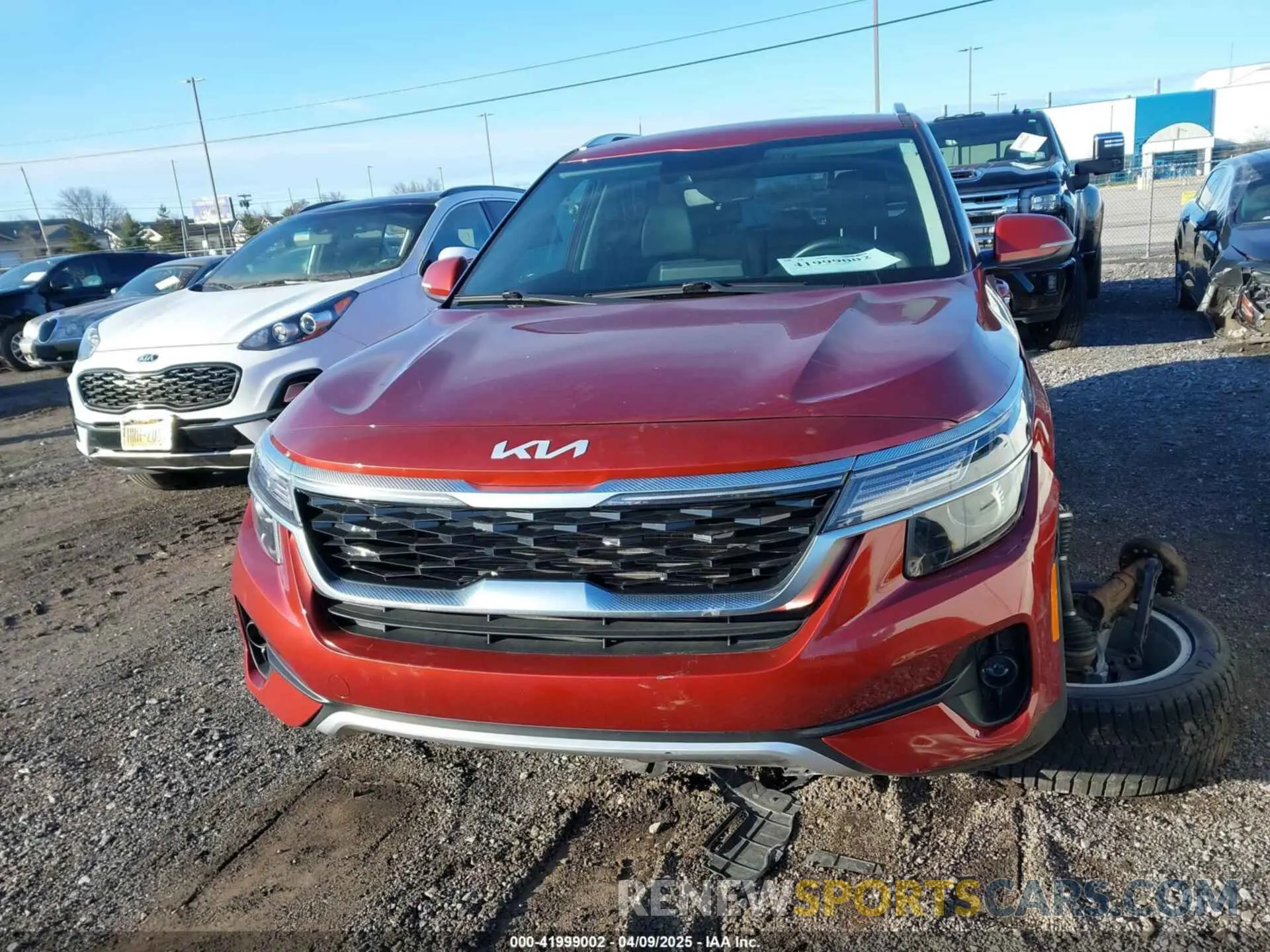 12 fotografías del automóvil dañado KNDEU2AA7P7370893 KIA SELTOS 2023