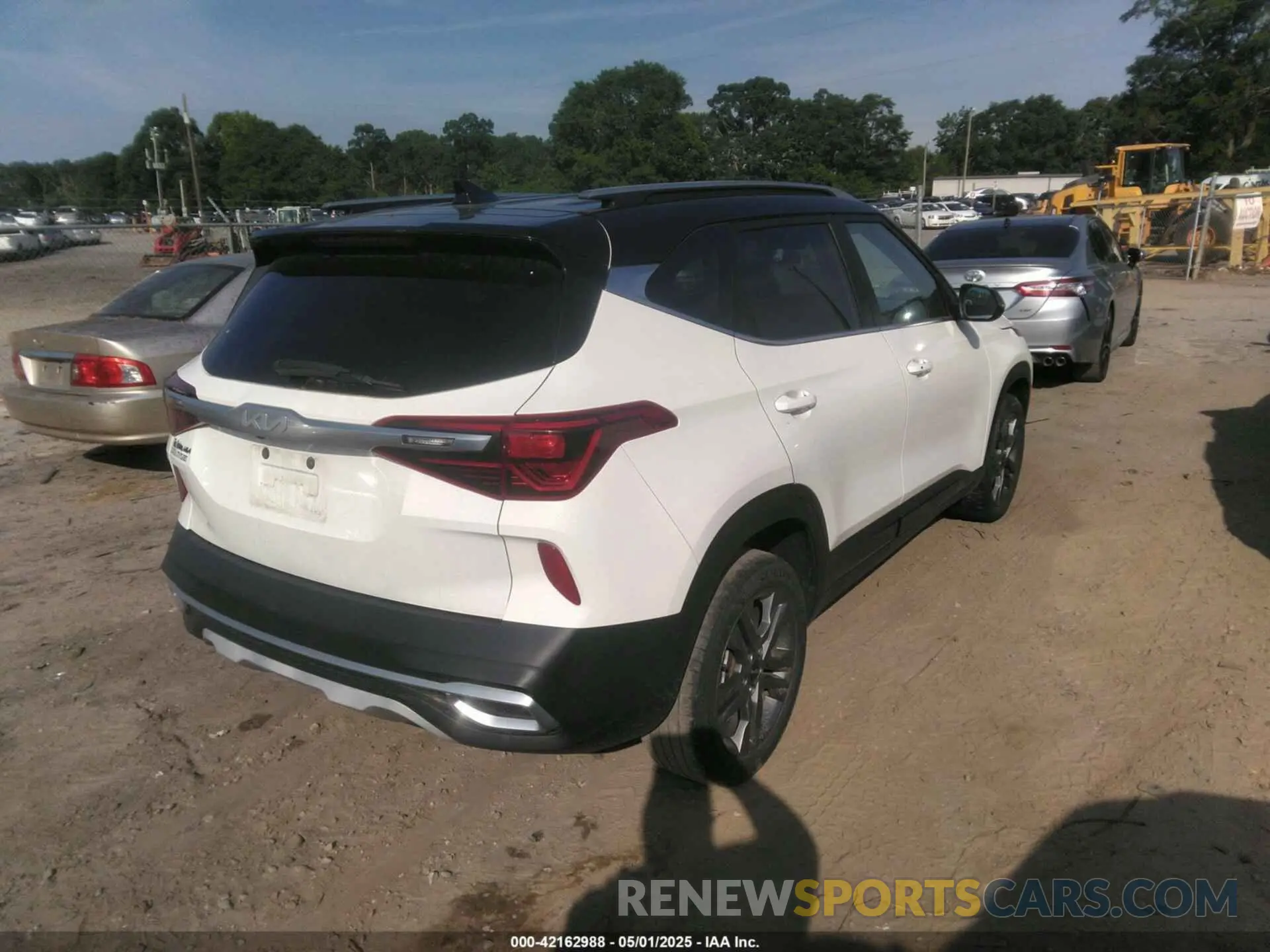 4 fotografías del automóvil dañado KNDEU2AA7P7398791 KIA SELTOS 2023
