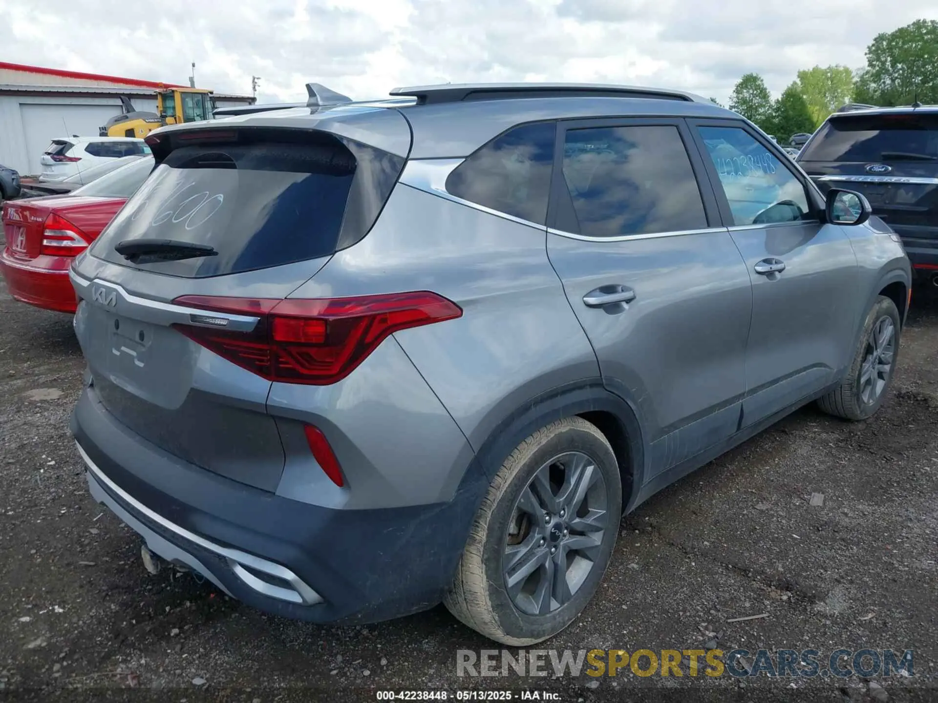 4 fotografías del automóvil dañado KNDEU2AA7P7457600 KIA SELTOS 2023