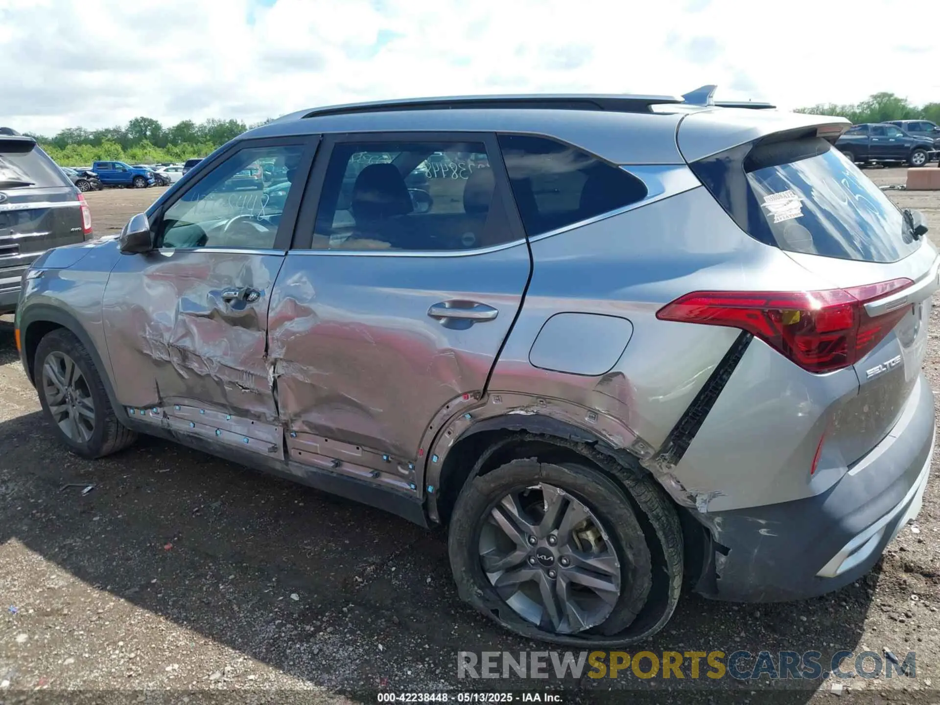 6 fotografías del automóvil dañado KNDEU2AA7P7457600 KIA SELTOS 2023