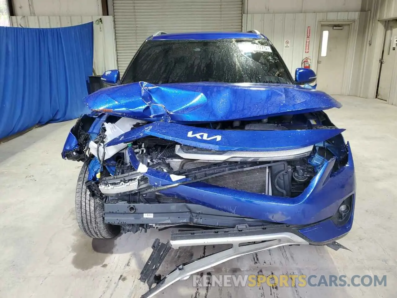 5 fotografías del automóvil dañado KNDEU2AA8P7391753 KIA SELTOS 2023