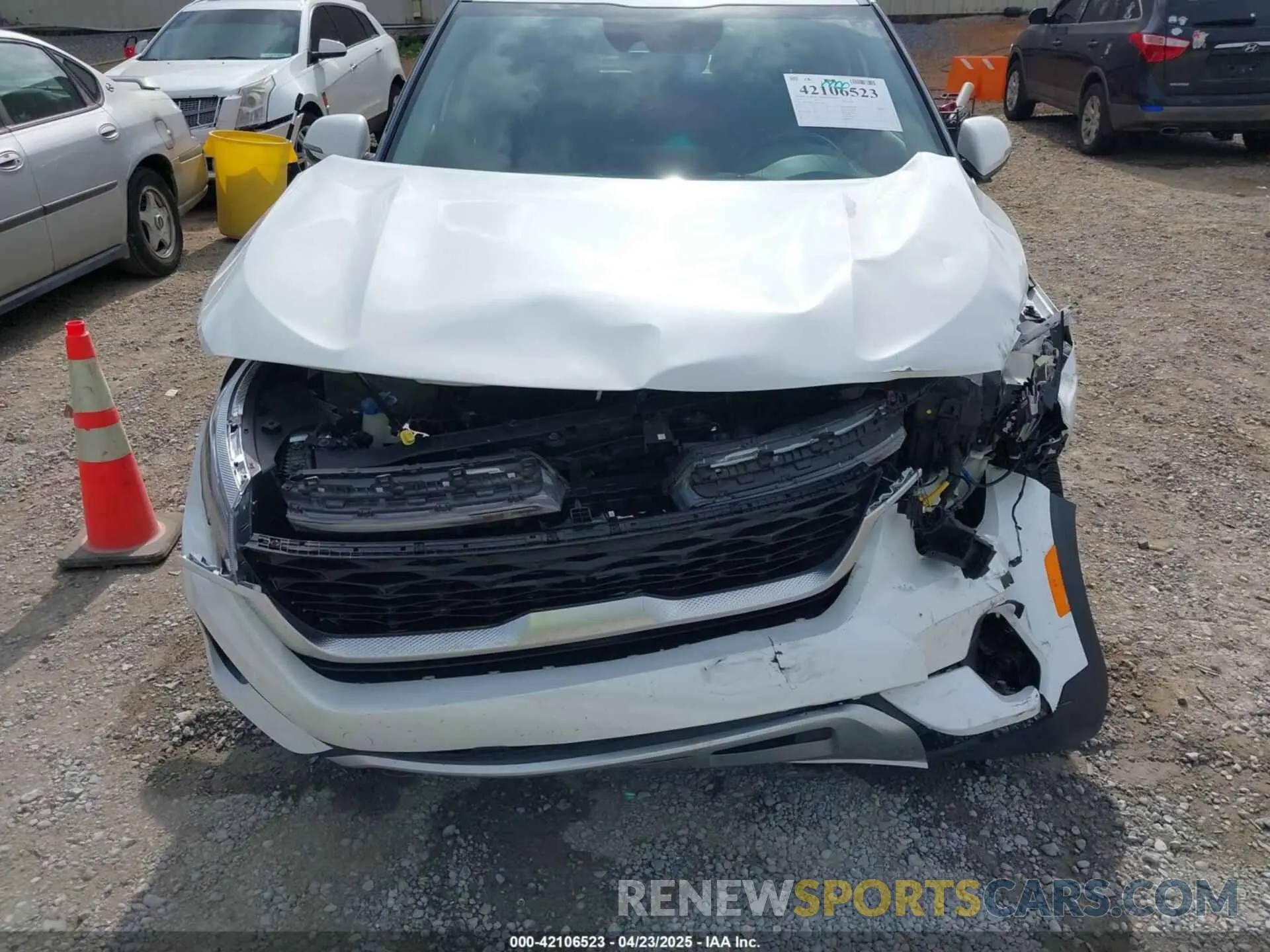 12 fotografías del automóvil dañado KNDEU2AA8P7429160 KIA SELTOS 2023