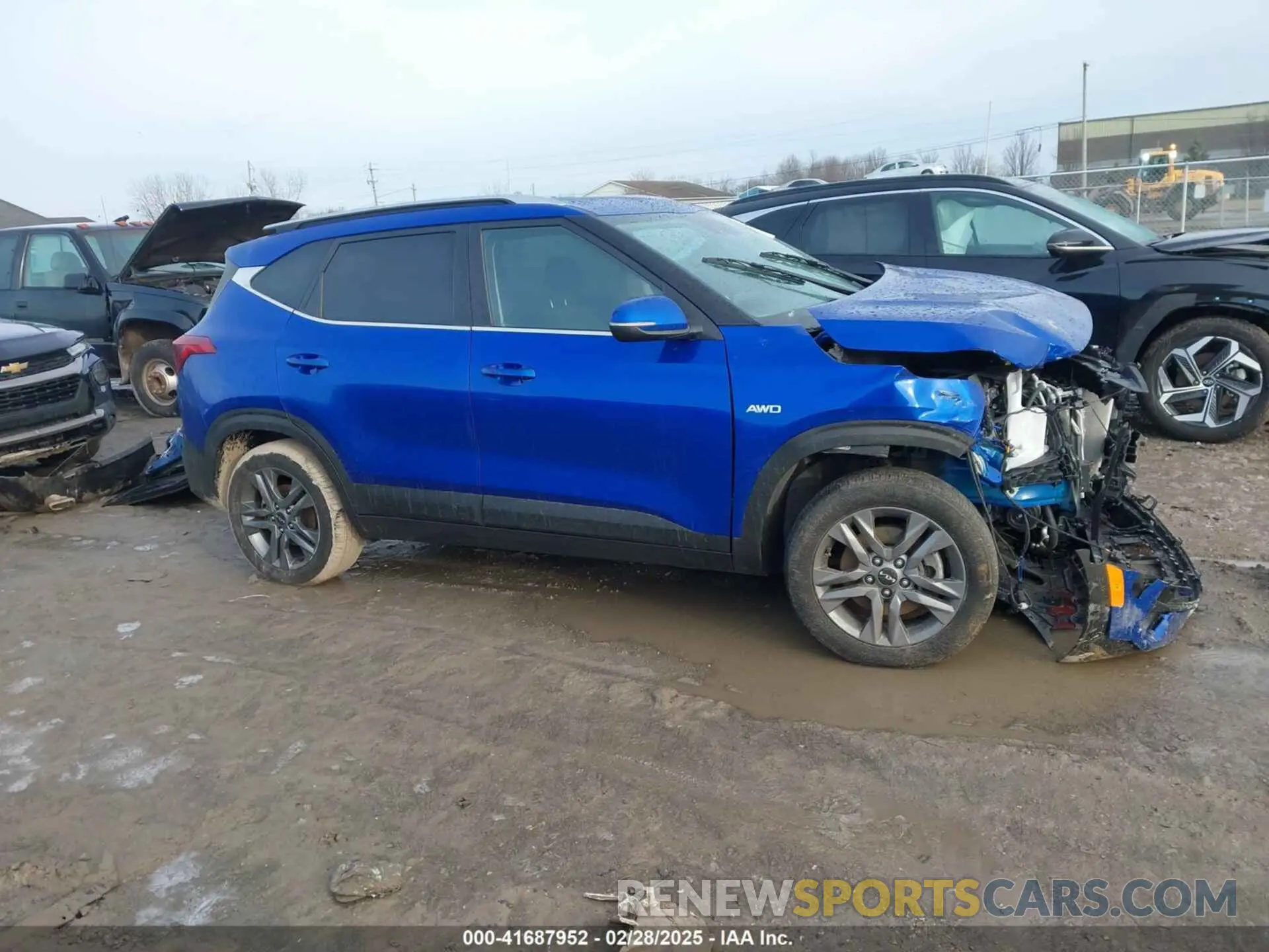 12 fotografías del automóvil dañado KNDEUCAA4P7437410 KIA SELTOS 2023