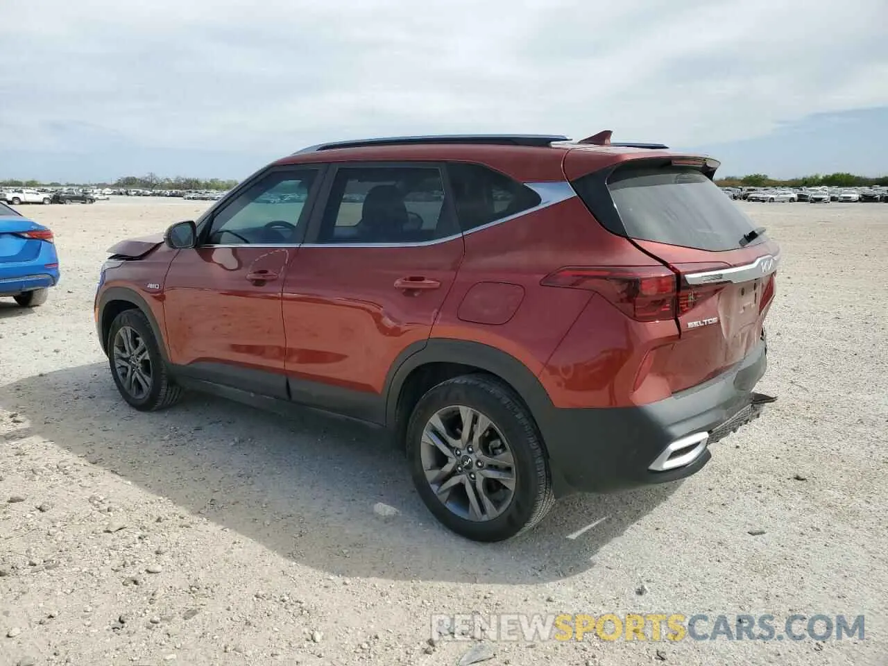 2 fotografías del automóvil dañado KNDEUCAA4P7449427 KIA SELTOS 2023