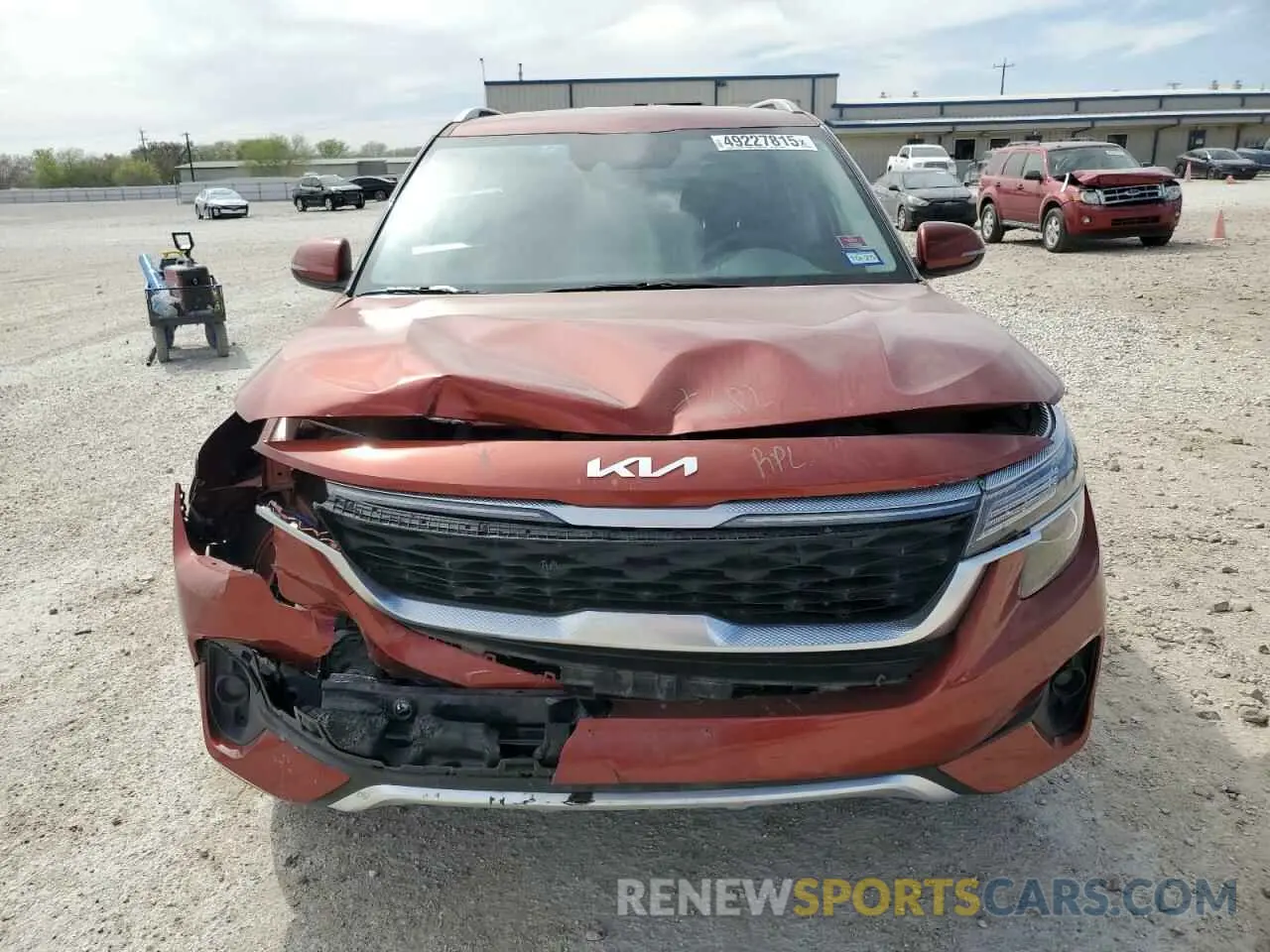 5 fotografías del automóvil dañado KNDEUCAA4P7449427 KIA SELTOS 2023
