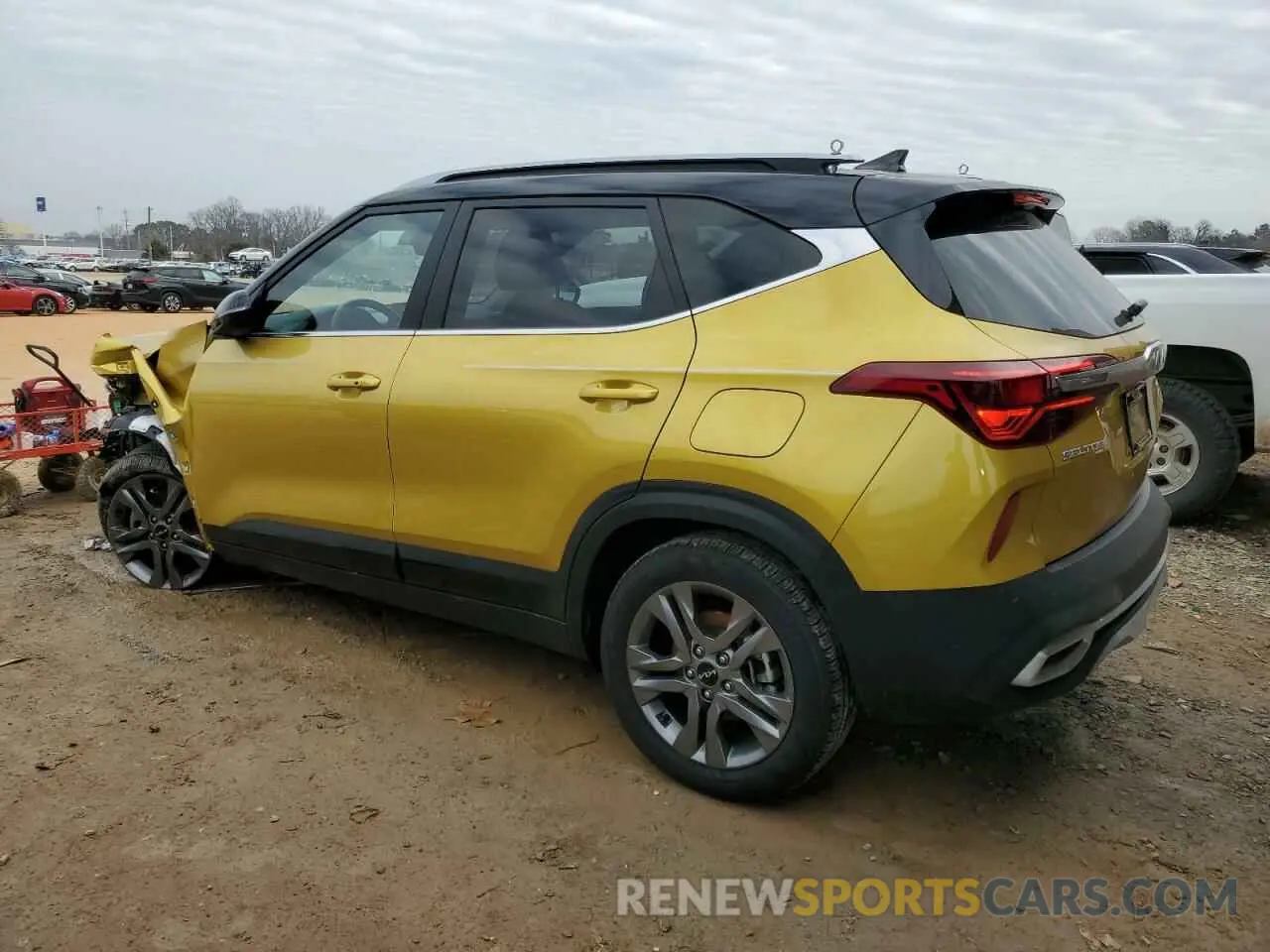 2 fotografías del automóvil dañado KNDEUCAA5P7392851 KIA SELTOS 2023