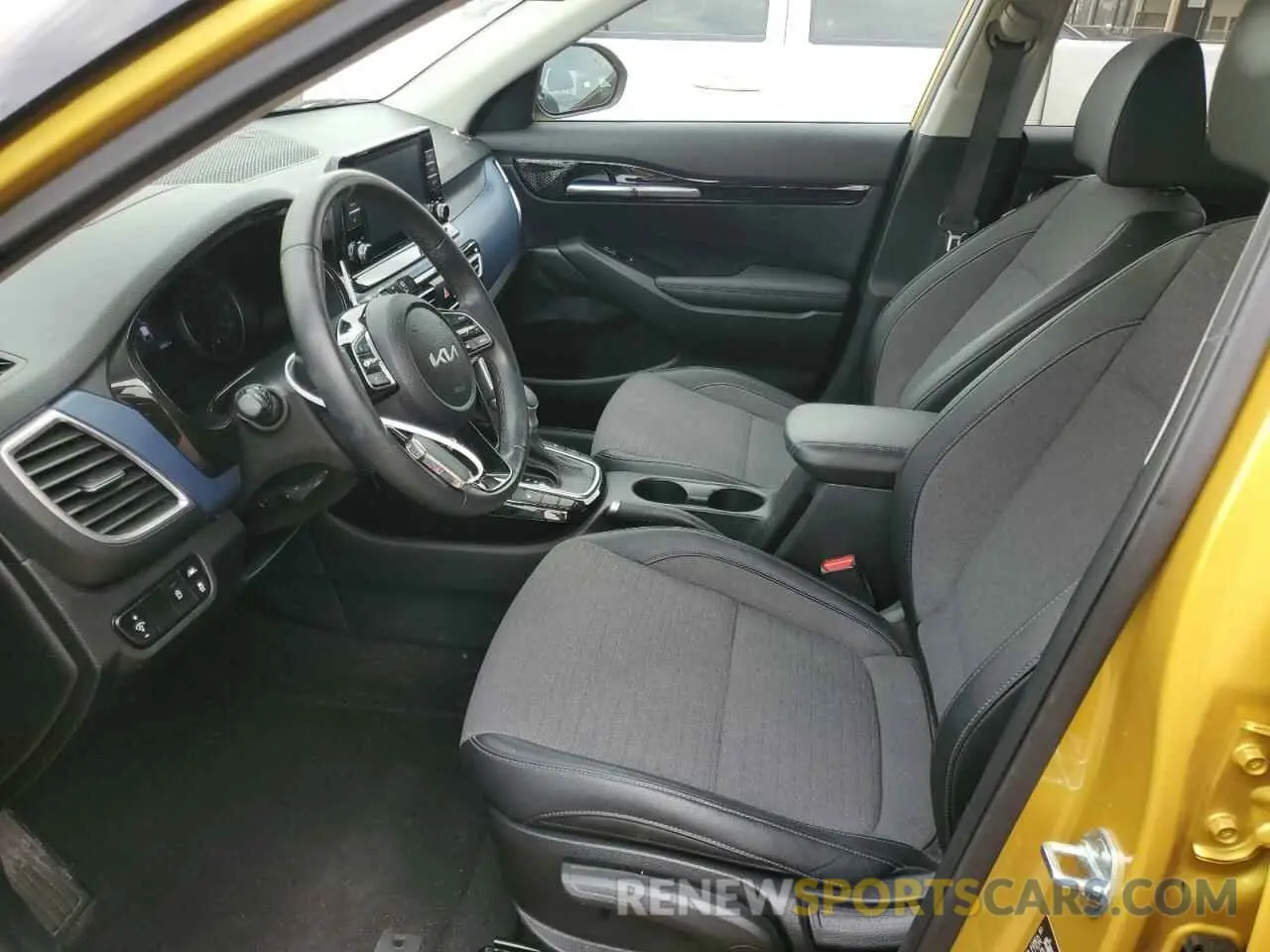 7 fotografías del automóvil dañado KNDEUCAA5P7392851 KIA SELTOS 2023