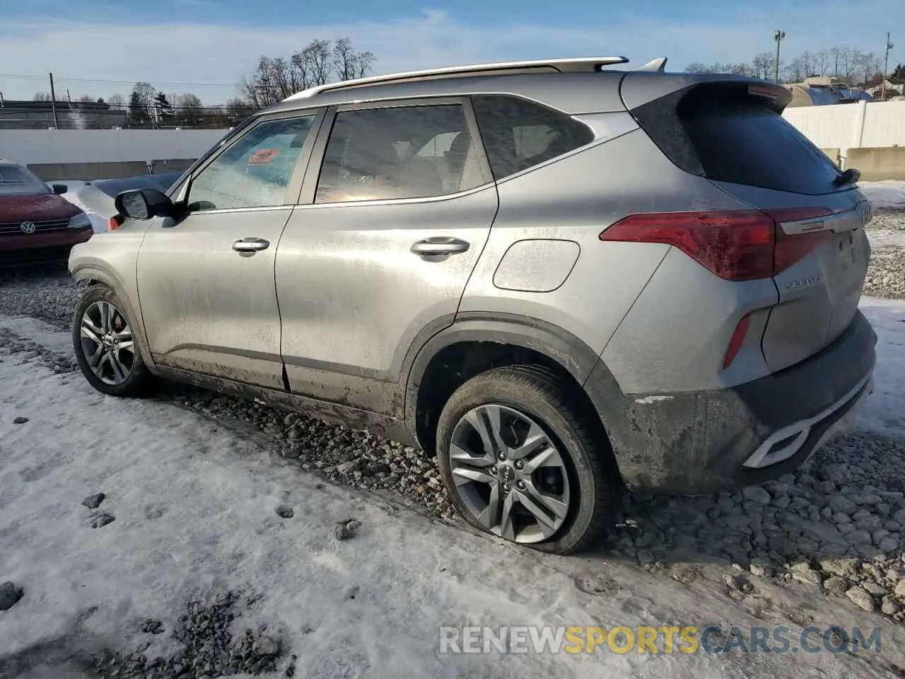 2 fotografías del automóvil dañado KNDEUCAA5P7438114 KIA SELTOS 2023