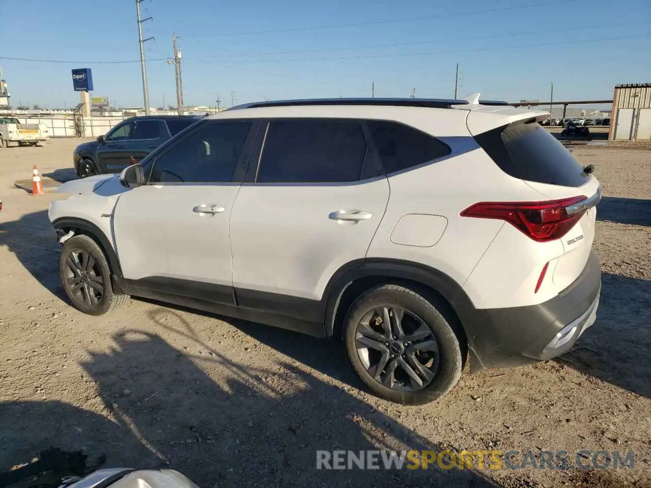 2 fotografías del automóvil dañado KNDEUCAA6P7454354 KIA SELTOS 2023