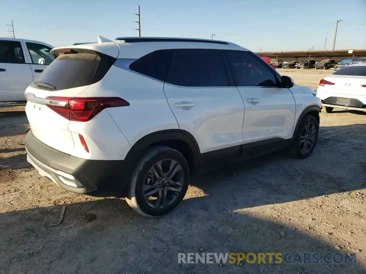 3 fotografías del automóvil dañado KNDEUCAA6P7454354 KIA SELTOS 2023