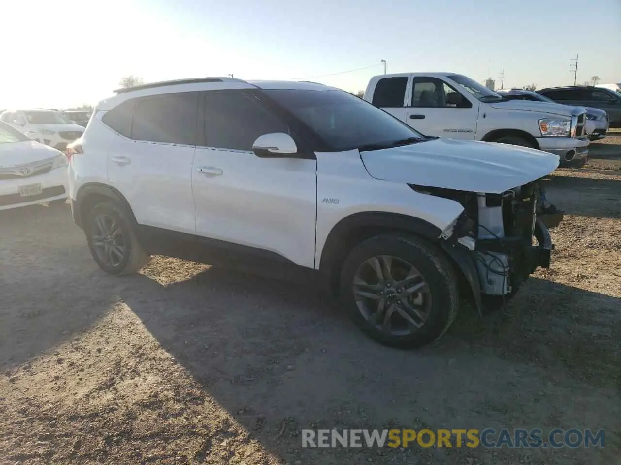4 fotografías del automóvil dañado KNDEUCAA6P7454354 KIA SELTOS 2023
