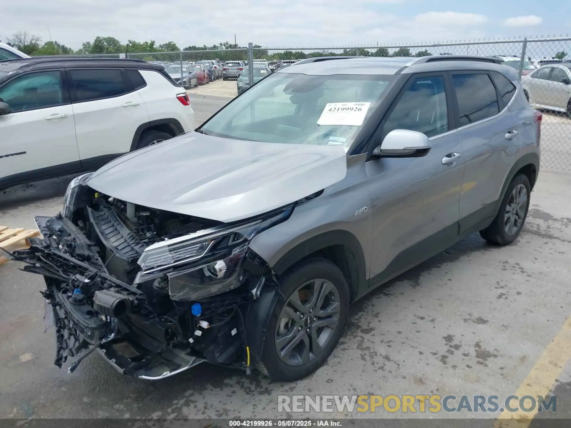 2 fotografías del automóvil dañado KNDEUCAA8P7406323 KIA SELTOS 2023