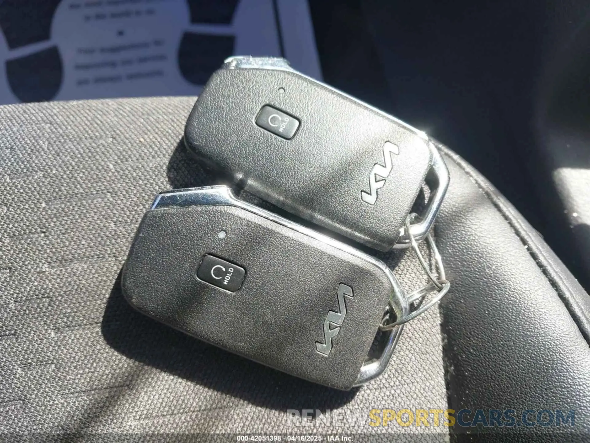 11 fotografías del automóvil dañado KNDEUCAAXP7394658 KIA SELTOS 2023
