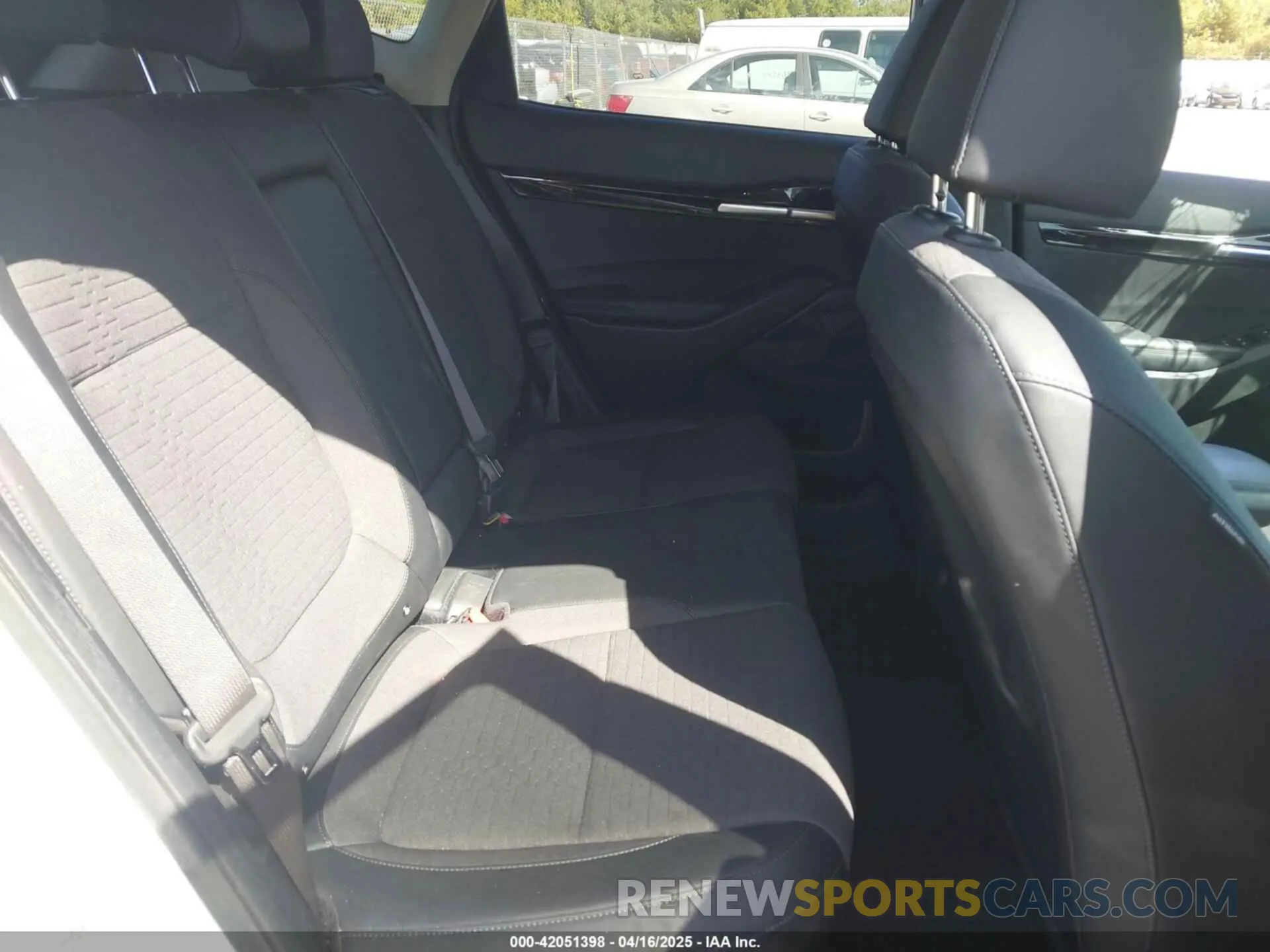 8 fotografías del automóvil dañado KNDEUCAAXP7394658 KIA SELTOS 2023