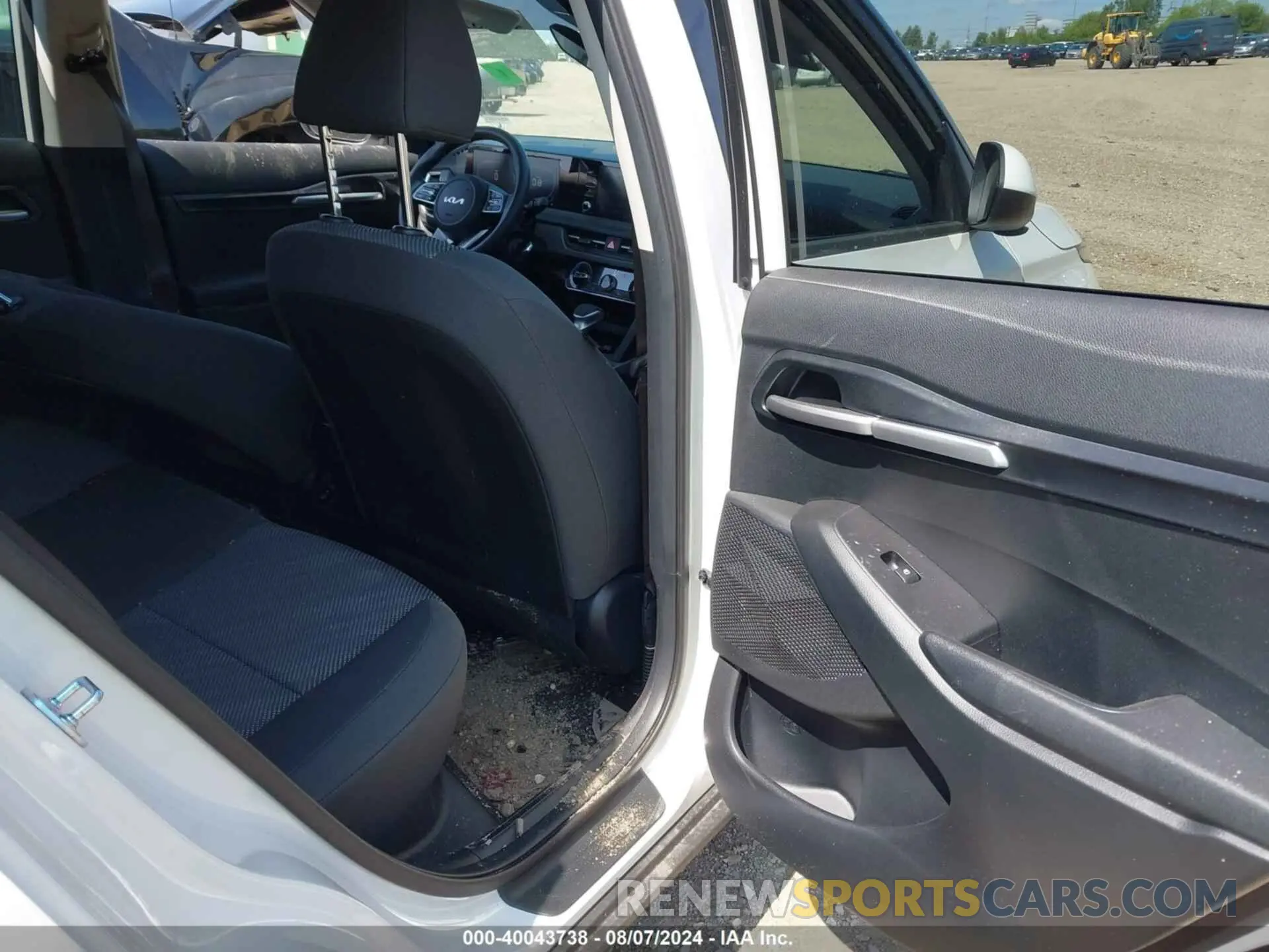 8 fotografías del automóvil dañado KNDEPCAA1R7645187 KIA SELTOS 2024