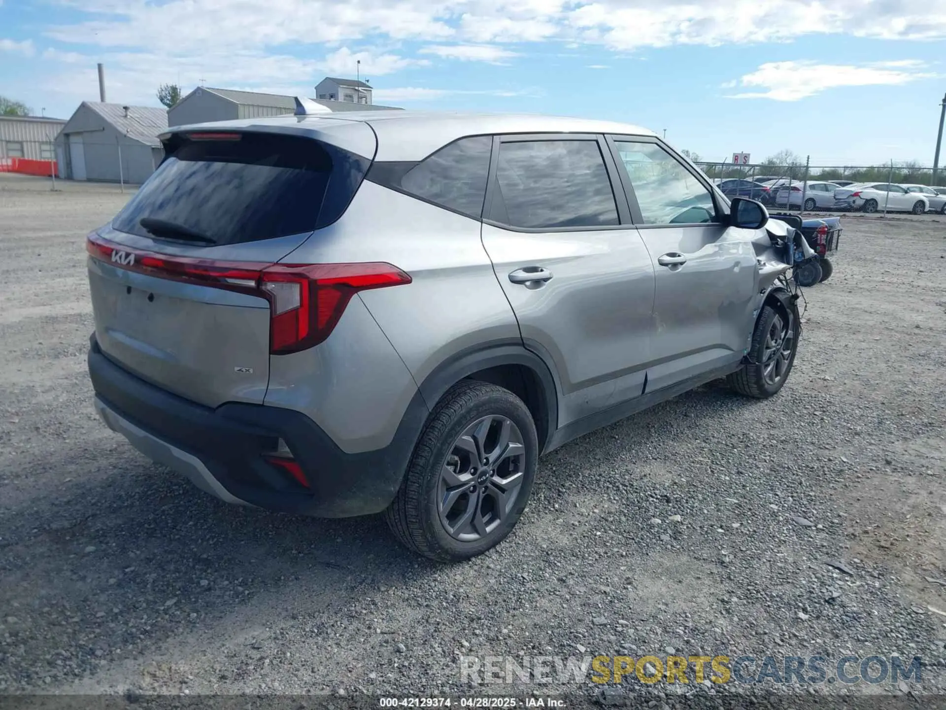 4 fotografías del automóvil dañado KNDEPCAA2R7636210 KIA SELTOS 2024
