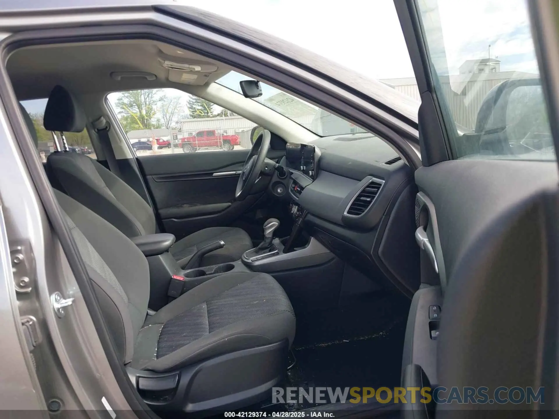 5 fotografías del automóvil dañado KNDEPCAA2R7636210 KIA SELTOS 2024